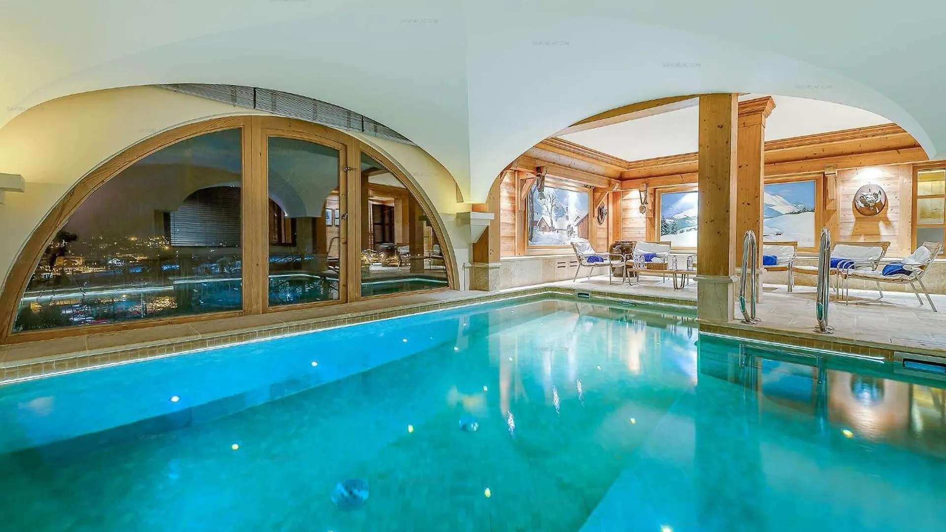 Val D'Isere - Extraordinaire Chalet Montana Avec Piscine Sur La Piste Olympique De Belevarde.